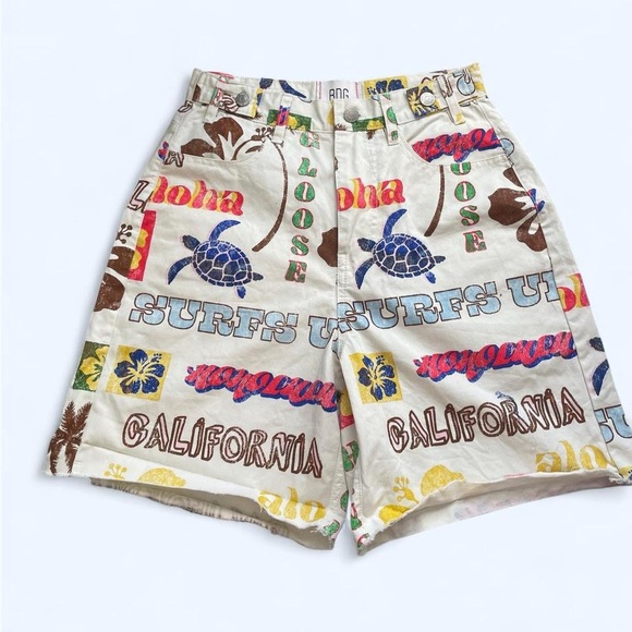 Urban Outfitters Pants - BDG Hawaiian print denim mini Bermuda shorts beach vibe Size 26